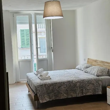 Lägenhet Accogliente Bilocale In Corso Garibaldi *