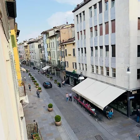 Accogliente Bilocale In Corso Garibaldi Lägenhet